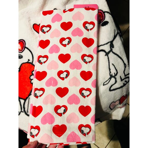 Snoopy super soft 50 by 70s plush throw valentines bundle/lot two kitchen towels - Picture 9 of 10